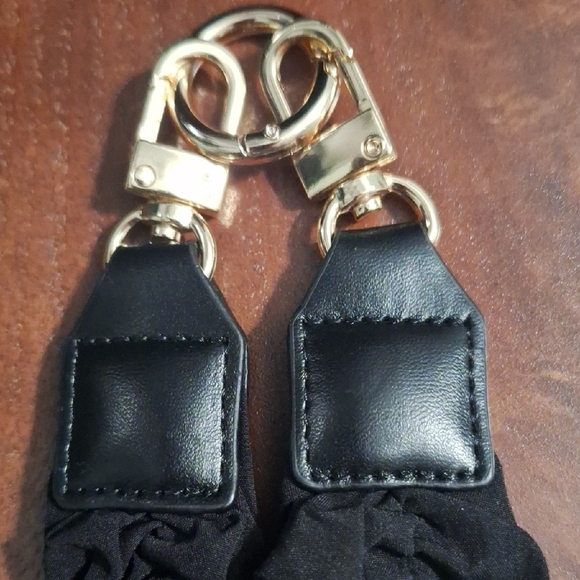 Elegant Black and Gold Women's Phone Wrist Strap Accessory Set - Picture 2 of 5